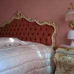 Croix D'or Et Poste - Historisches 3*