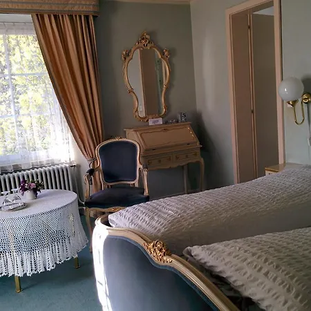 Croix D'or Et Poste - Historisches