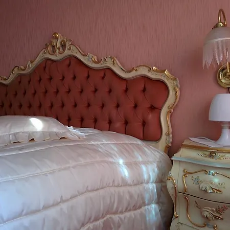 Croix D'or Et Poste - Historisches 3*