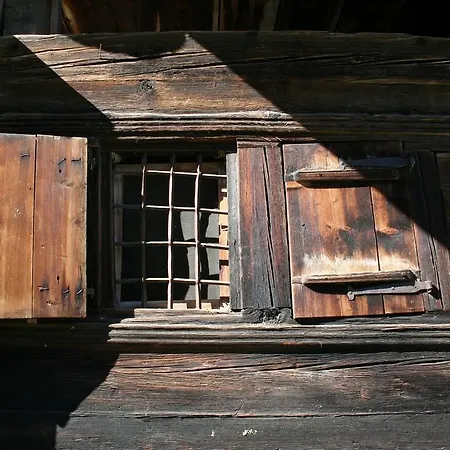 Croix D'or Et Poste - Historisches