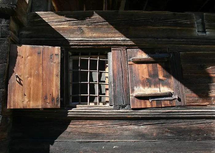 Croix D'or Et Poste - Historisches