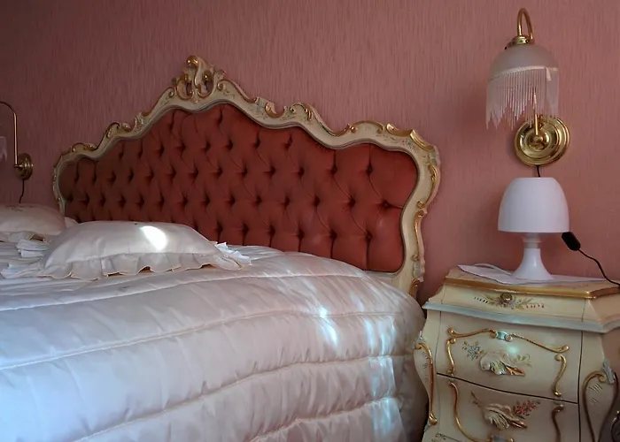 Croix D'or Et Poste - Historisches 3*