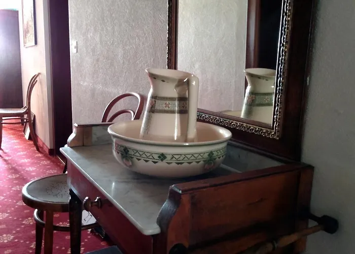 Croix D'or Et Poste - Historisches